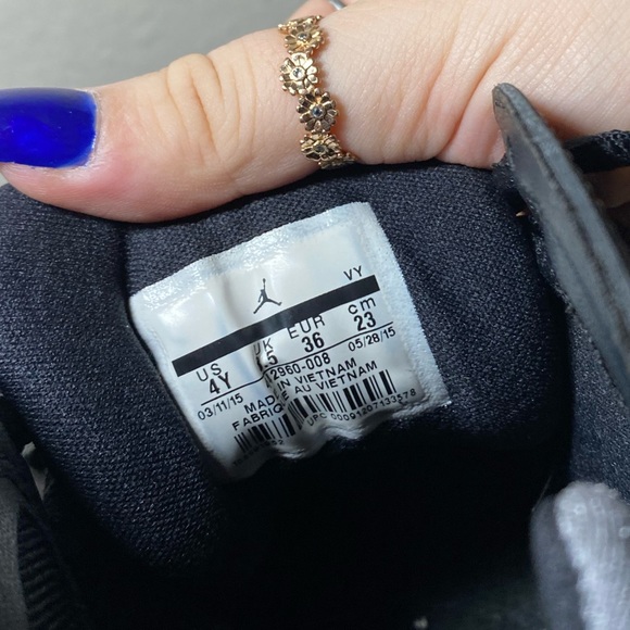 Size 4M Retro 7s - Picture 5 of 8